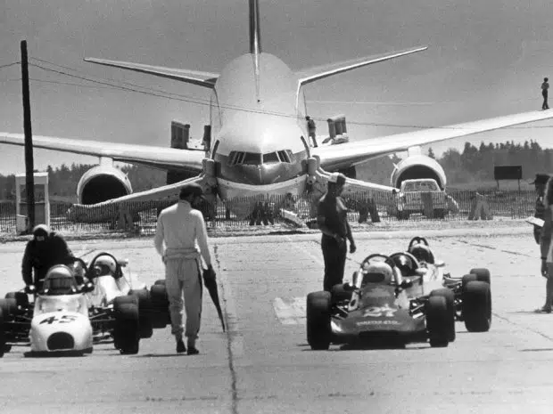 Boeing-767-200-C-GAUN-after-emergency-landing-at-Gimli-Manitona-23-July-1983-Wayne-Glowacki.jpg